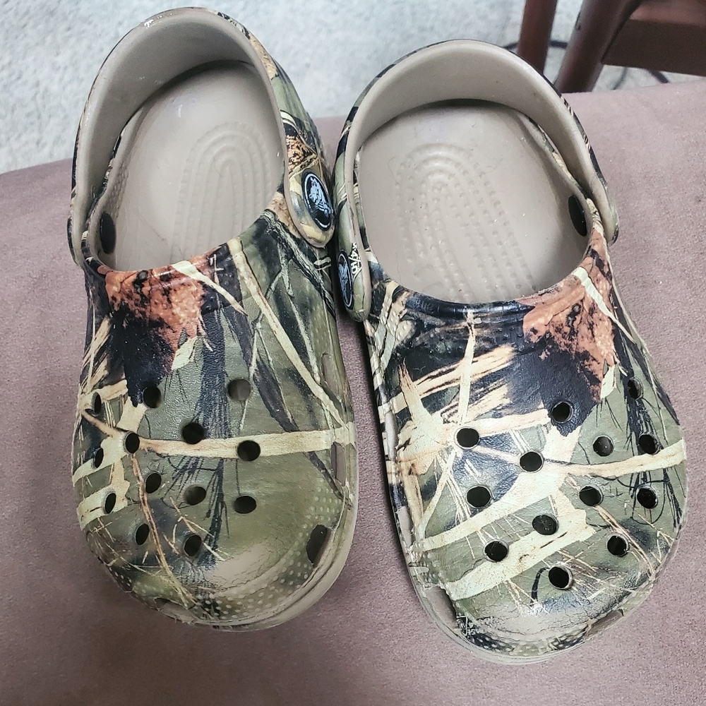 Size 6-8c Childrens crocs